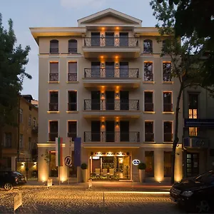 Famous House Hotel